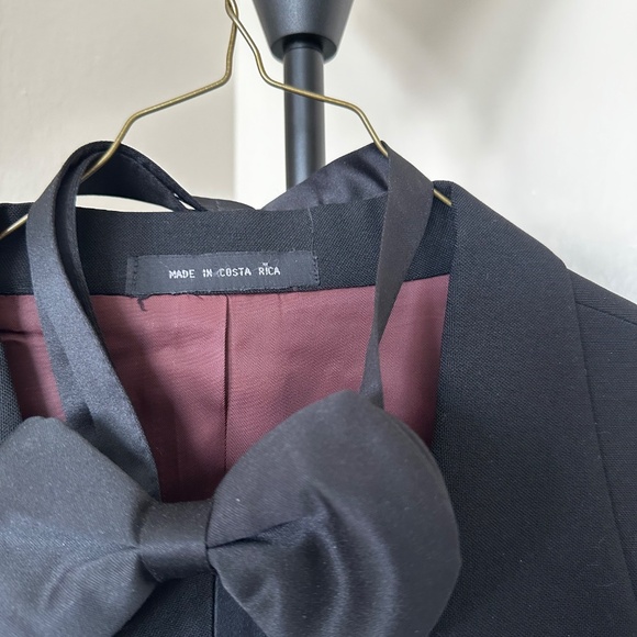 Tuxedo with pants, vest and bow tie. - Picture 3 of 8